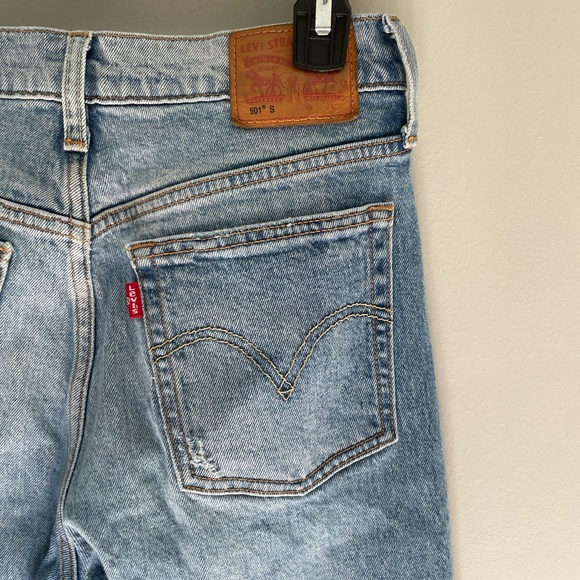 Like New Levi’s High Waisted 501 s - Picture 2 of 7